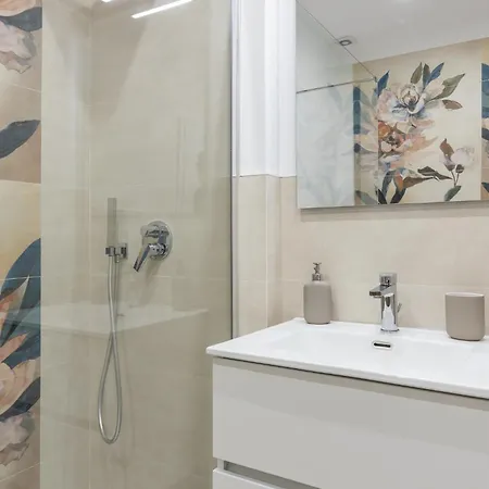 Apartment Guesthost - Chic In